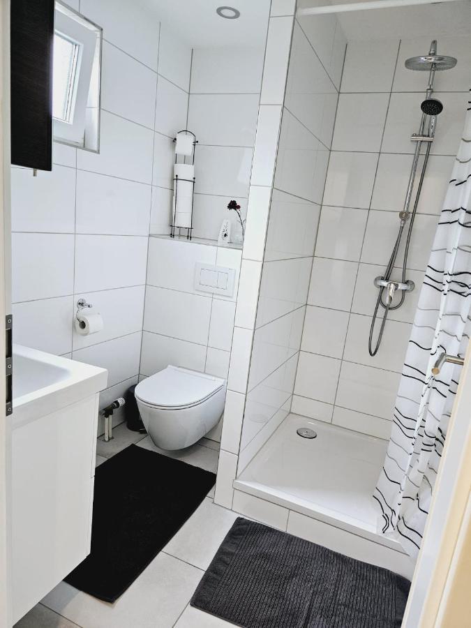 Weinstadt Monteurwohnnung Ferienwohnung Bagian luar foto